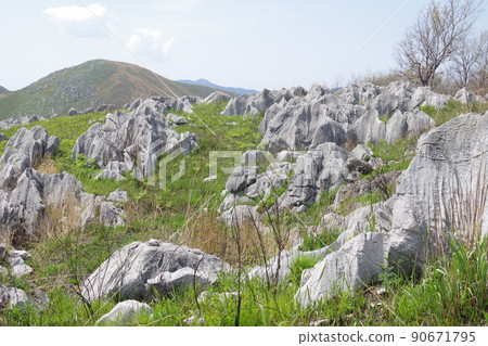 Spring autumn Yoshidai Karst plateau view 90671795
