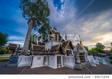 Wat Chedi Luang is a Buddhist temple in the historic centre and is a Buddhist temple is a major tourist attraction in Chiang Mai,Thailand.at twilight time blue sky clouds sunset background. 90671894