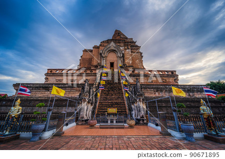 Wat Chedi Luang is a Buddhist temple in the historic centre and is a Buddhist temple is a major tourist attraction in Chiang Mai,Thailand.at twilight time blue sky clouds sunset background. 90671895