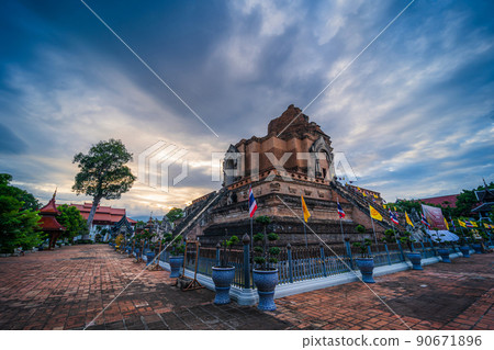 Wat Chedi Luang is a Buddhist temple in the historic centre and is a Buddhist temple is a major tourist attraction in Chiang Mai,Thailand.at twilight time blue sky clouds sunset background. 90671896
