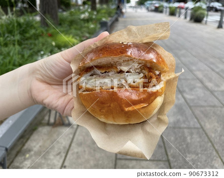 Tartar fish fry burger (handheld) Tartar fish fry burger (handheld) 90673312