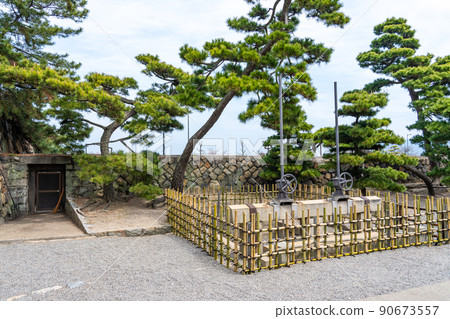 Stone wall and floodgate of Takamatsu Castle, Takamatsu City, Kagawa Prefecture Stone wall and floodgate of Takamatsu Castle, Takamatsu City, Kagawa Prefecture 90673557