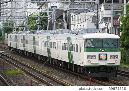 185 series special group train that goes to Shinagawa on the Tokaido main line (Shinagawa station temporary opening 150th anniversary issue) 185 series special group train that goes to Shinagawa on the Tokaido main line (Shinagawa station temporary opening 150th anniversary issue) 90673838