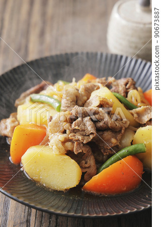 Meat and potatoes 90673887