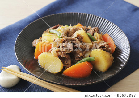 Meat and potatoes 90673888