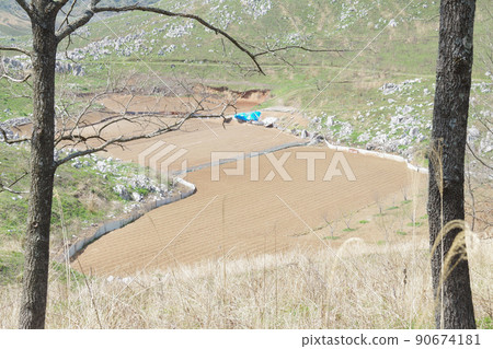 秋吉台道林耕地風光 秋吉台道林耕地風光 90674181