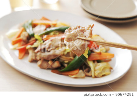 Stir-fried vegetables with pork loin Stir-fried vegetables with pork loin 90674291