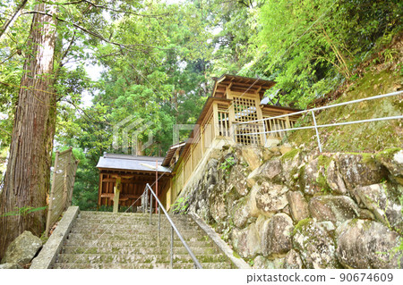(Ao) Iwakura Shrine [Aridagawa Town, Wakayama Prefecture] 90674609
