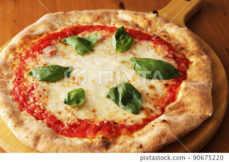 Pizza Margherita 90675220
