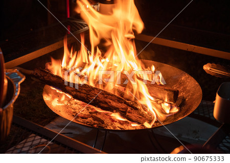 Bonfire at the campsite 90675333