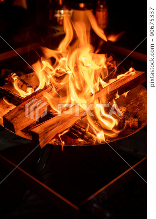 Bonfire at the campsite Bonfire at the campsite 90675337