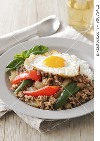 Delicious Gapao rice with fried egg 90675412