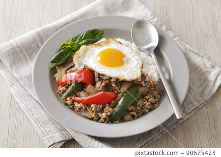 美味的加保飯配煎蛋 美味的加保飯配煎蛋 90675423