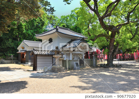 The oldest library in Osaka located in the precincts of Sumiyoshi Taisha, the head temple of Sumiyoshi Shrine, which has 2,300 companies nationwide. The oldest library in Osaka located in the precincts of Sumiyoshi Taisha, the head temple of Sumiyoshi Shrine, which has 2,300 companies nationwide. 90677020