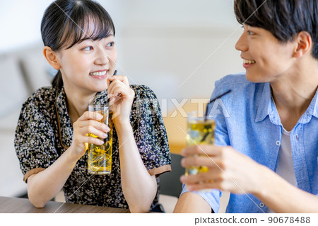 一對夫婦做約會 90678488