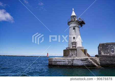 白色防波堤燈塔 90678878