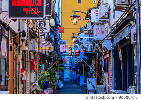 [Cityscape of Tokyo] Shinjuku Golden Gai 90680475