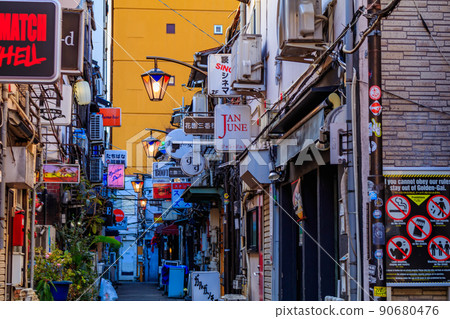 [Cityscape of Tokyo] Shinjuku Golden Gai 90680476