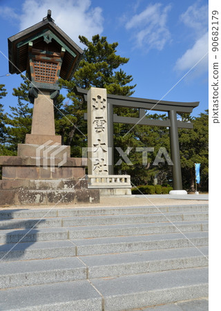 出雲大社的鳥居門 90682179