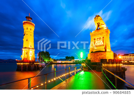 Lighthouse and Bavarian Lion in Lindau Lighthouse and Bavarian Lion in Lindau 90684885