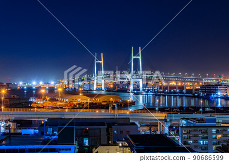 [Cityscape of Kanagawa] Night view of the city from the hill park where you can see the port of Yokohama 90686599