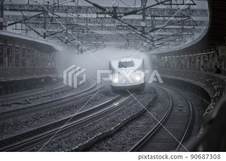 Shinkansen running in heavy rain 90687308