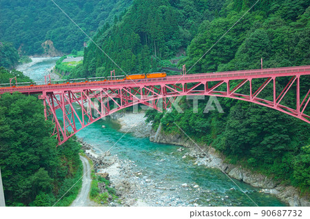富山縣黑部市新山彥大橋 1 黑部峽谷無軌電車的夏日風光 富山縣黑部市新山彥大橋 1 黑部峽谷無軌電車的夏日風光 90687732