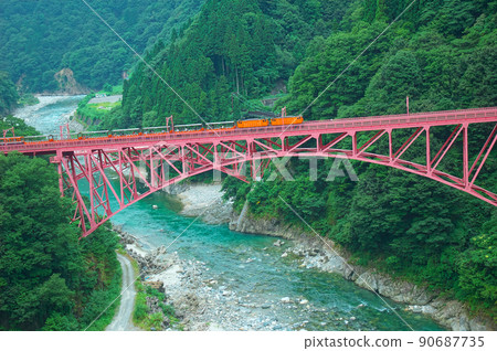富山縣黑部市新山彥大橋 4 黑部峽谷無軌電車的夏日風光 90687735