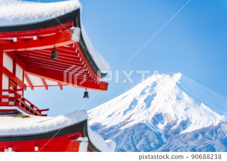 Chureito Pagoda in Fujiyoshida City, Yamanashi Prefecture on the day of heavy snowfall and Mt. Fuji covered with snow 90688238