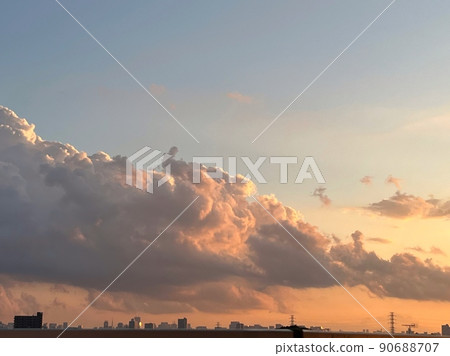 Evening cloud 90688707