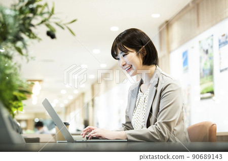 Business women office laptop Business women office laptop 90689143
