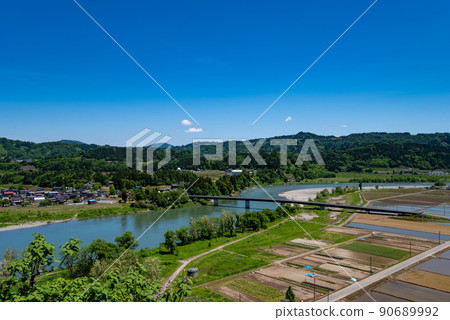 信濃川和鄉村（從長岡市關越高速公路越後川口SA向上） 90689992