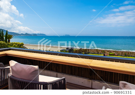 Clear beaches, beautiful blue seas, and a relaxing break at a cafe on the coast or seaside (Chiba Prefecture) Clear beaches, beautiful blue seas, and a relaxing break at a cafe on the coast or seaside (Chiba Prefecture) 90691331