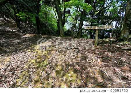 小濱市若狹國“能瀨山城”石牆和景觀 90691760