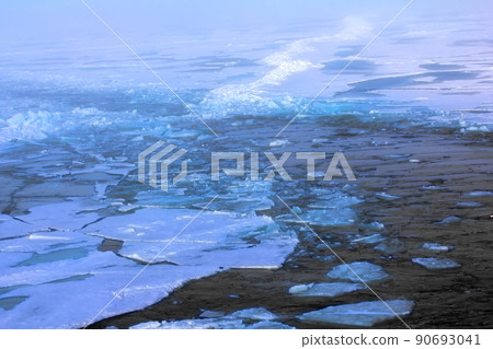 First-year Ice (and toros) broke nuclear-powered icebreaker 90693041