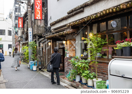 東京千代田區神保町小巷後面 90695229
