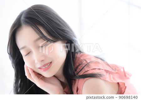 Up for women who close their eyes for beauty etc. Up for women who close their eyes for beauty etc. 90698140