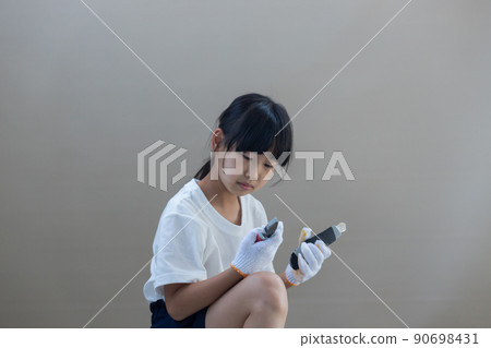 小學生暑假在家和鉗子打交道的狀態 小學生暑假在家和鉗子打交道的狀態 90698431