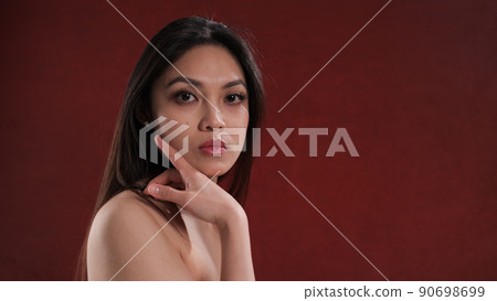 Sexy close-up of a young Asian woman with bare shoulder 90698699