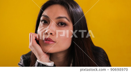 Girl with an exceptionally pretty face in close-up Girl with an exceptionally pretty face in close-up 90698970