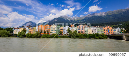 The famous colorful houses at River Inn in Innsbruck 90699067