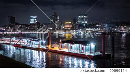 Port of Hamburg at night Port of Hamburg at night 90699134