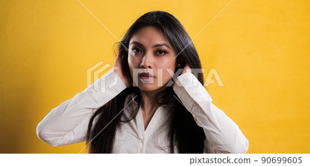 Young pretty woman with Asian appearance posing for the camera Young pretty woman with Asian appearance posing for the camera 90699605