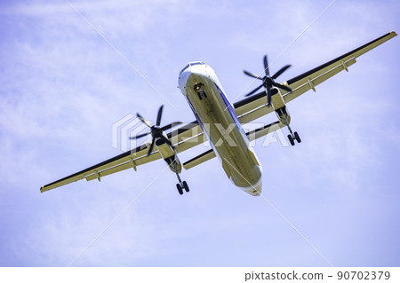 飛機降落龐巴迪DHC8-Q400 90702379