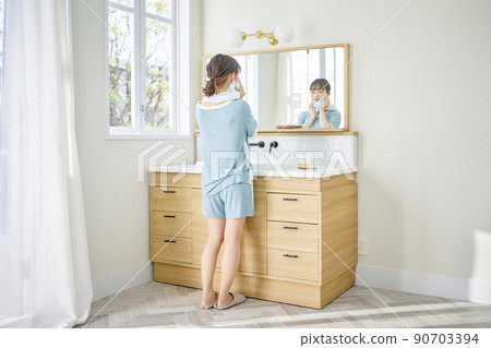 Female bathroom face wash Female bathroom face wash 90703394