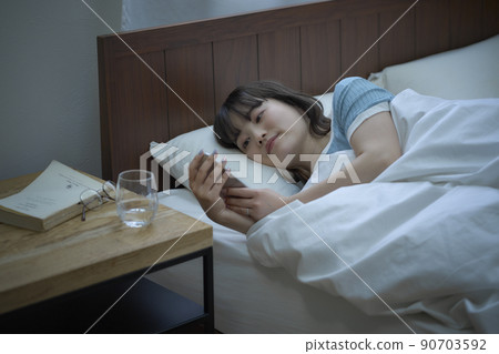 Female smartphone before going to bed 90703592