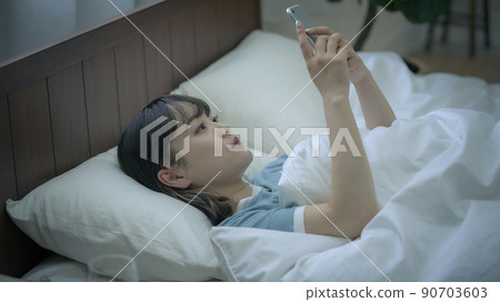 Female smartphone before going to bed 90703603