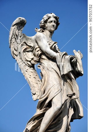 Angel statue with wings 90703782