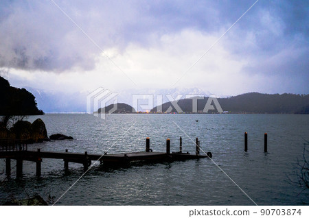 Stormy weather with partial snowstorm | Lake Biwa and Oki Island 90703874