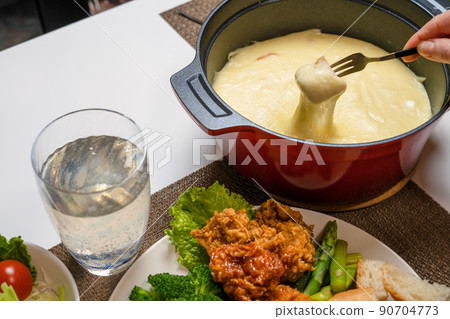 cheese fondue  90704773